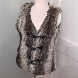 Sexy Magic Faux Fur Toggle Vest Size M EUC
